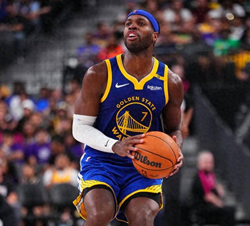 勇士球员在比赛中展现颠覆性表现