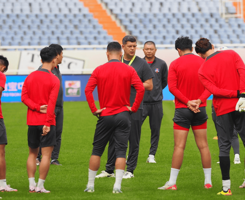 黑龙江主场战平恒大，继续领先中超降级区的简单介绍