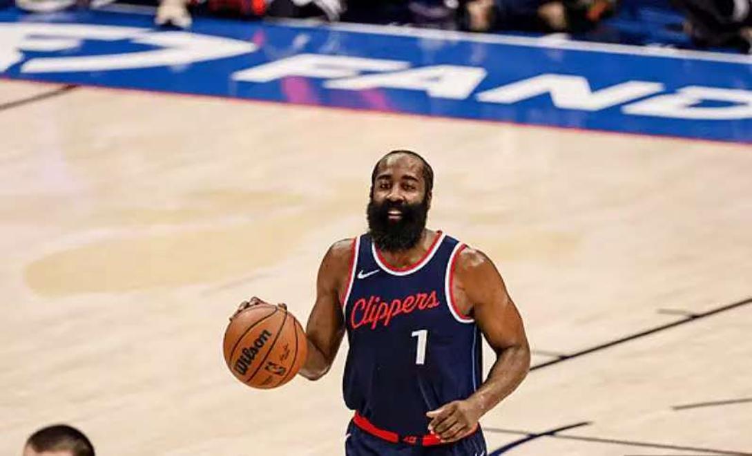 老鹰惊艳全场，狂砍50分助攻爆棚，快船逆转取胜！的简单介绍