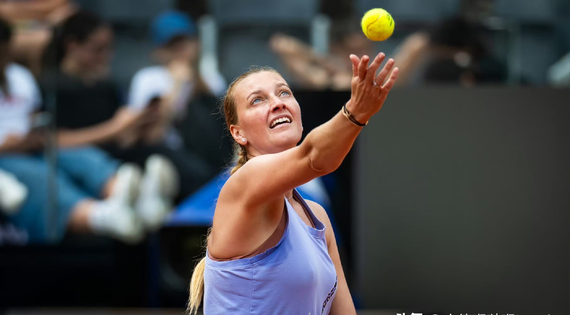 科维托娃迎来三赛季出色发挥，法国队观众热烈欢呼！